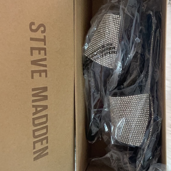 Sandals - Picture 2 of 4